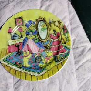 8"round Teddy Bear plate by Td Toy Trading Co LTD was stamped in reverse